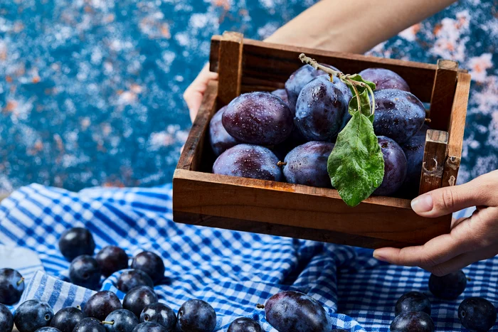 Plums are extremely healthy. Source: freepik.com