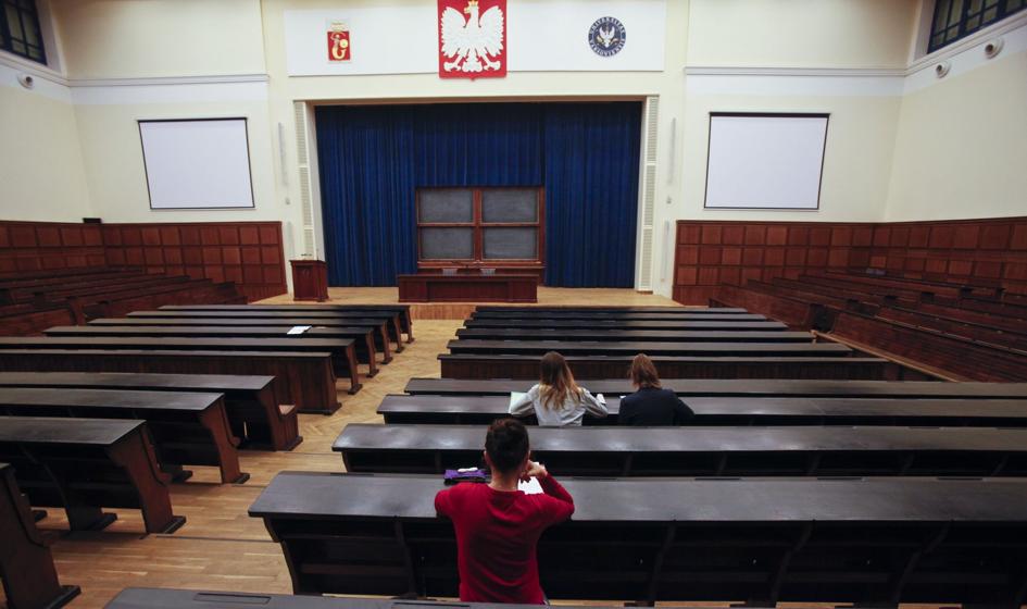 An environment about the help for doctoral students: yes, but not from the budget of doctoral schools