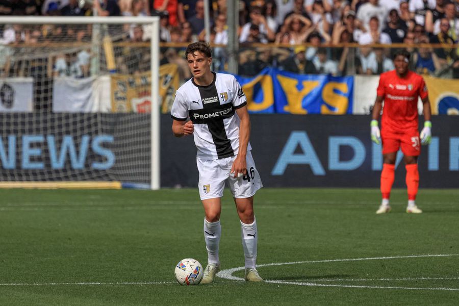 Giovanni Leoni, in Parma's T -shirt/ PHOTO IMAGO IMAGES Liverpool made the transfer #5 this summer »the desired player and Chivu was presented