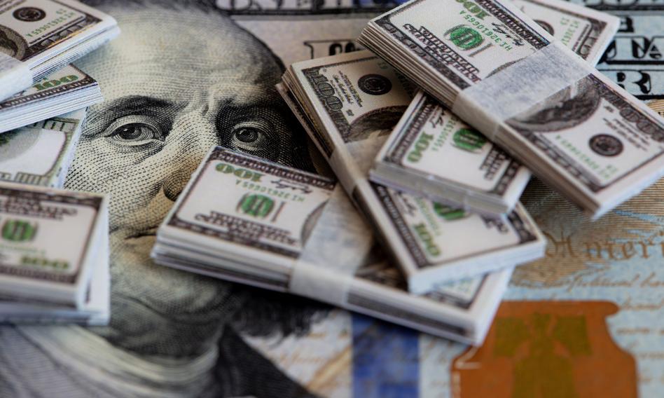 Fed is cutting your feet and the dollar is rocking. Data from Poland did not help the gold