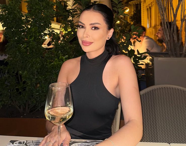 Alexandra Băluțescu presents the sports news on Prima TV. Photo: Instagram