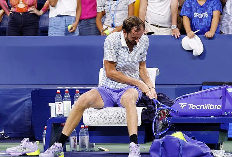 Daniil Medvedev is good to pay! Received a stinging fine and is advised to seek specialized help