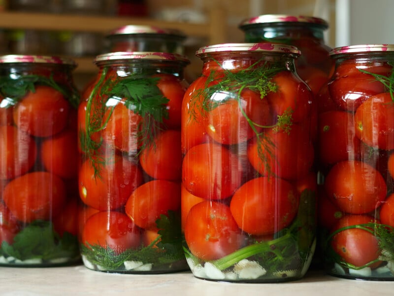 Pour tomatoes with this simple marinade - and get elastic vegetables for the winter. Fast recipe