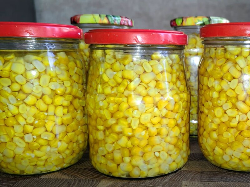 Pour the grains with this marinade - and corn will turn out juicy and fragrant. Preservation recipe for the winter
