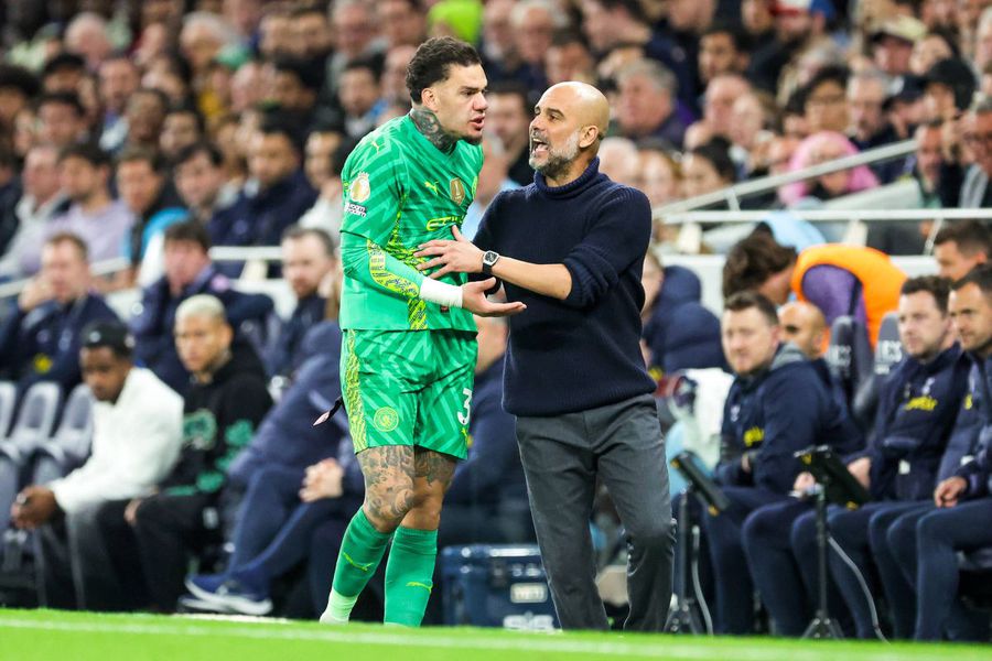 Ederson, Manchester City's goalkeeper, was offered by Galatasaray, but the too small amount of the Turks was refused / PHOTO IMAGO IMAGES Exciting images Donnarumma »colleagues took him in front of the lawn at the separation of PSG + who took as