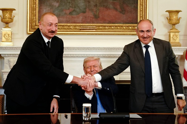 From the left: President Azerbaijan Ilham Alijew, US President Donald Trump and Prime Minister Armenia Nikol Paszynian