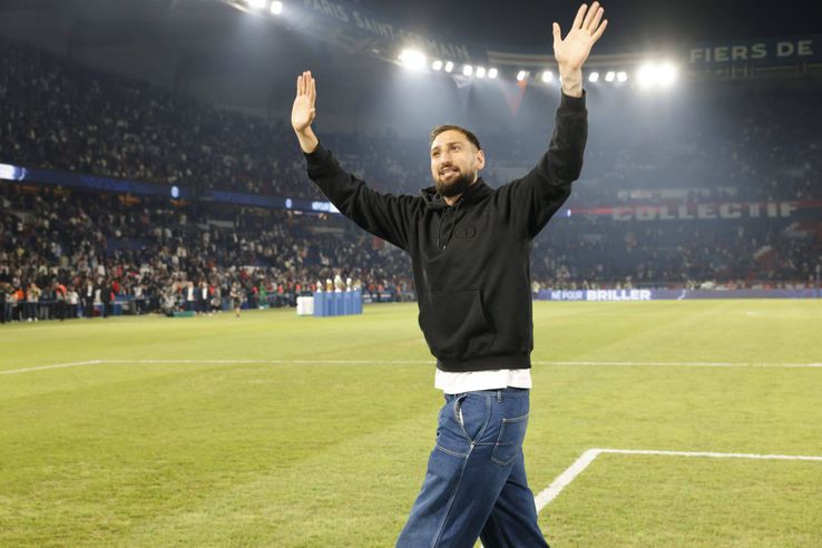 Exciting partition of goalkeeper Gigio Donnarumma by PSG fans on Parc des Princes / Photo: Imago