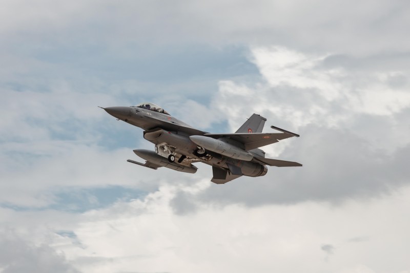 Romania has three more F-16 aircraft on Thursday / how many modern fighting planes now have the Romanian Air Forces in total