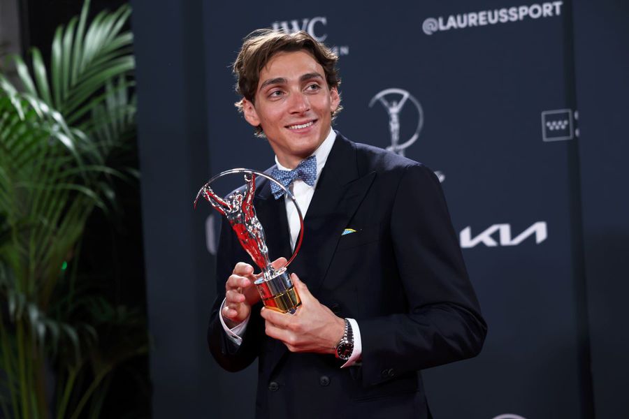 Armand Duplantis with the Laureus trophy of the best athlete in 2024 Photo: Guliver/Gettyimages Armand Duplantis, a new world record for jumping: 6.29 meters! Beat the world's landmark for the 13th time of 2020