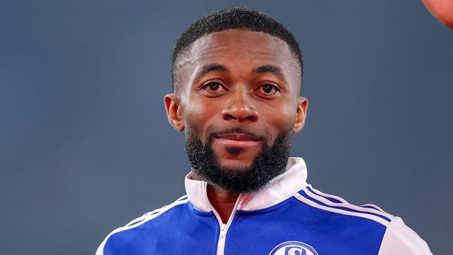 Canine scandal at Schalke! The player, and the dog!