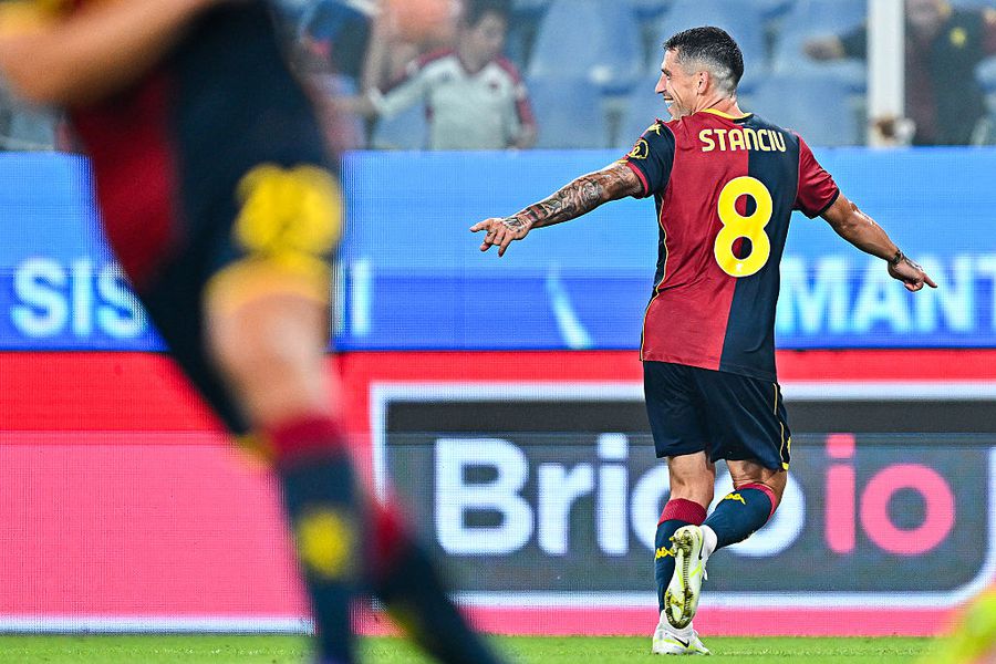 Nicolae Stanciu, empty at the beginning at Genoa / Photo: Gettyimages Stanciu's reaction to the presence of Mircea Lucescu in the stands: