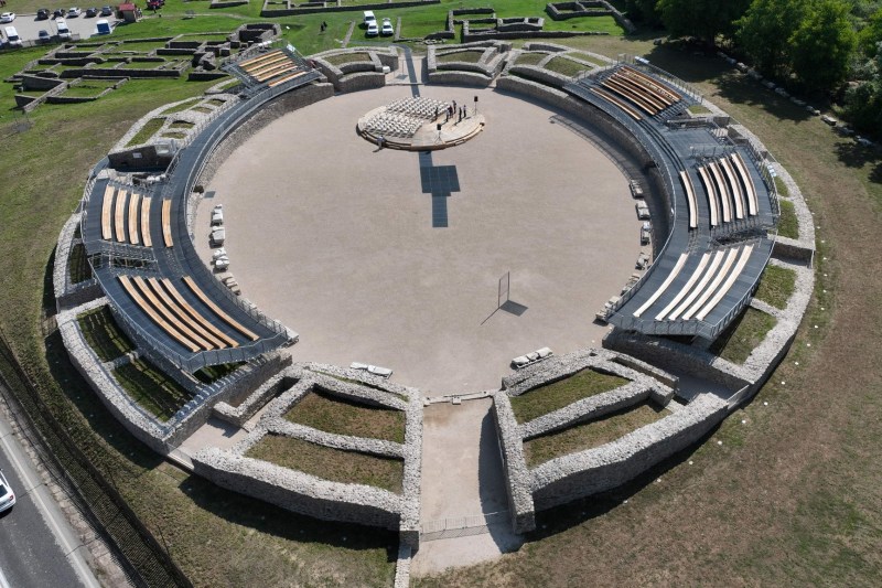 The Romanian amphitheater from Ulpia Traiana Sarmizegetusa was reopened to the public. The value of the works amounts to 22 million lei