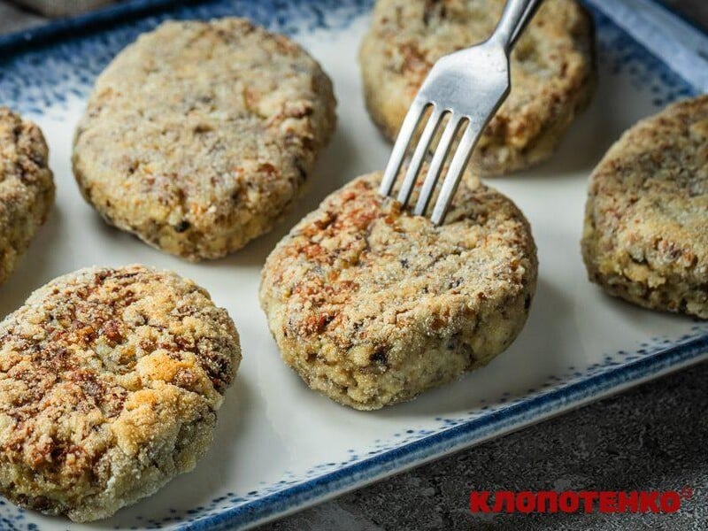 Add this to champignons. Recipe for juicy, delicate and aromatic cutlets