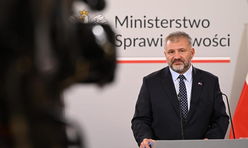 You have to wait for the minister's divorce with the prosecutor