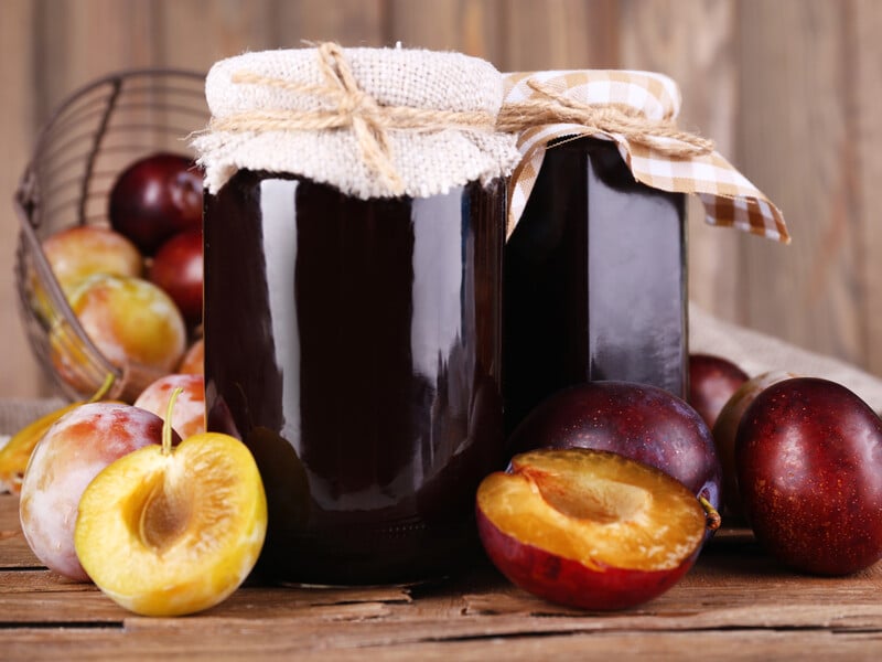Add these two products to the plums - and get incredibly tasty jam. Fast recipe