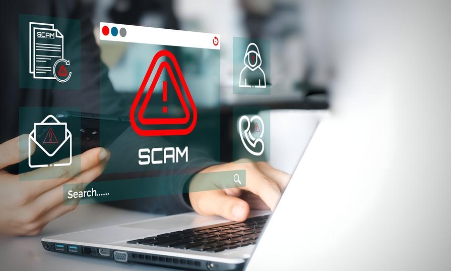 "Fraudsters work from 8 to 16". The expert reveals the backstage of attacks on our money