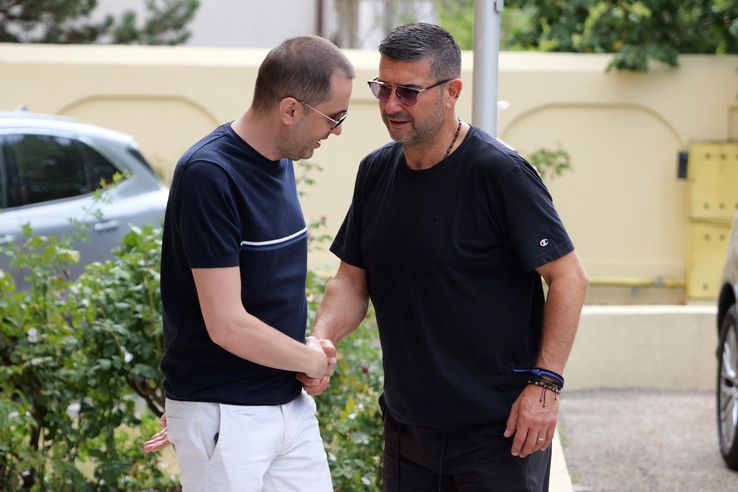 Ovidiu Costeșin, the general manager of Craiova University (left), together with Vicenţiu Iorgulescu, the brother of the president of LPF // Photo: GSP
