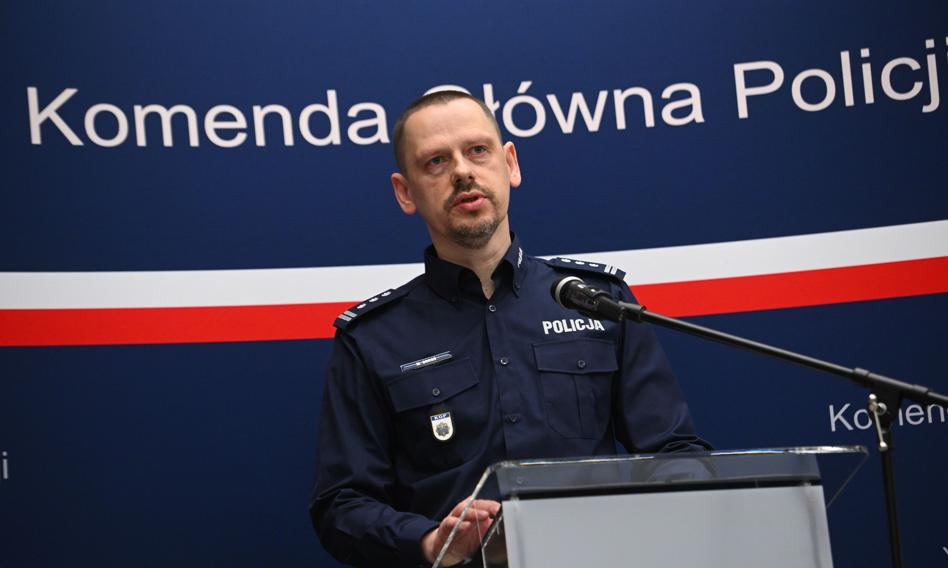 The Chief Police Commander reacts to the detention of officers