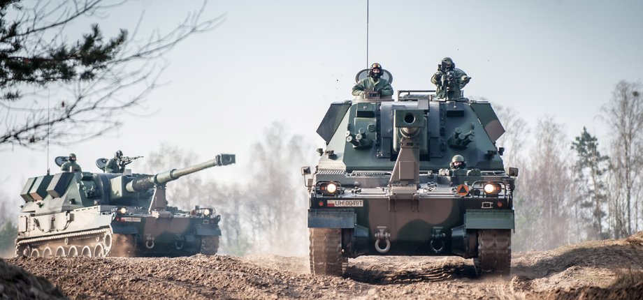 In December 2024, the Armaments Agency ordered from the HSW 96 Armatohaubic 155 mm crab with command cars, command and spontaneous, ammunition, and workshops for renovating weapons and electronics. Contract, worth about PLN 9 billion