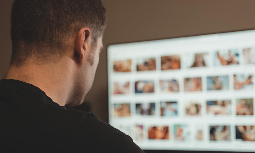The regulator will check that 34 porn platforms effectively verify the age of users