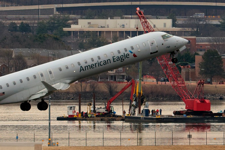 Aircraft starting from the Ronald Reagan National Airport airport during the Helicopter and Passenger Wreck Wrecking Action from the Potomac River, which collided with each other on January 29, 2025, USA, February 3, 2025.