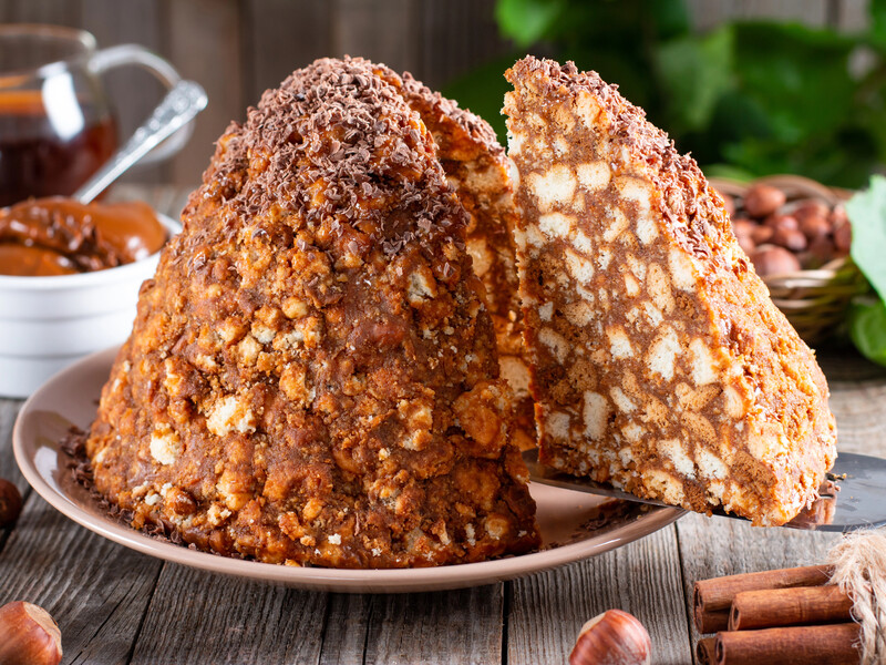 Knead this in a bowl and enjoy a delicious dessert. Cake