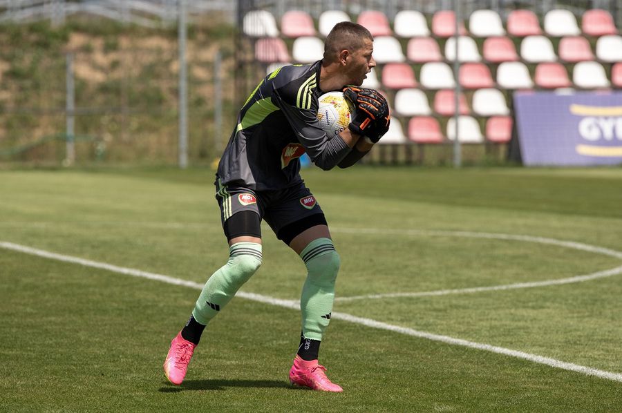 Bela Fejer, Sepsi's goalkeeper, broke his crossed ligaments after a release Horror injury to Sepsi »will miss almost all season after a trivial release