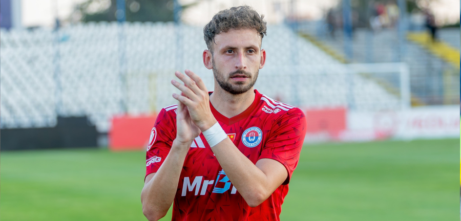 He played in Steel - Rapid and left the team the following day: 