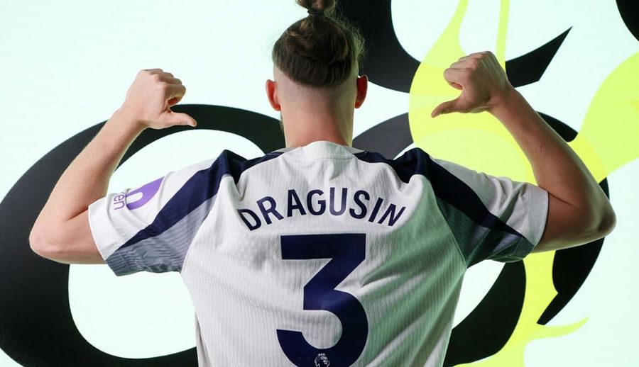 Radu Drăgușin, with the number 3 on the back at Tottenham/ Photo: Tottenhamhotspur.com Tottenham's fans, shocked by Drăgușin's announcement