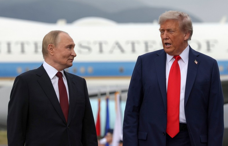Vladimir Putin and Donald Trump at the airport in Anchorage, August 15, 2025.