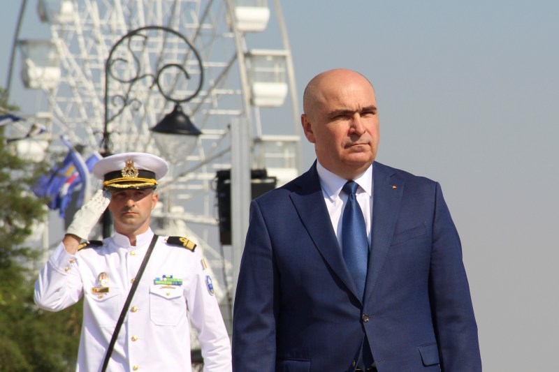 VIDEO HUIDIULI AND FLOARS BEFORE BOLOJAN's speech on the Marine Day / EC said the prime minister about