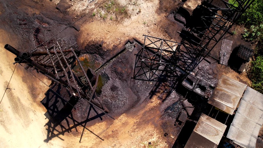 For oil extraction, employees do not receive sufficient payment to be able to live with dignity