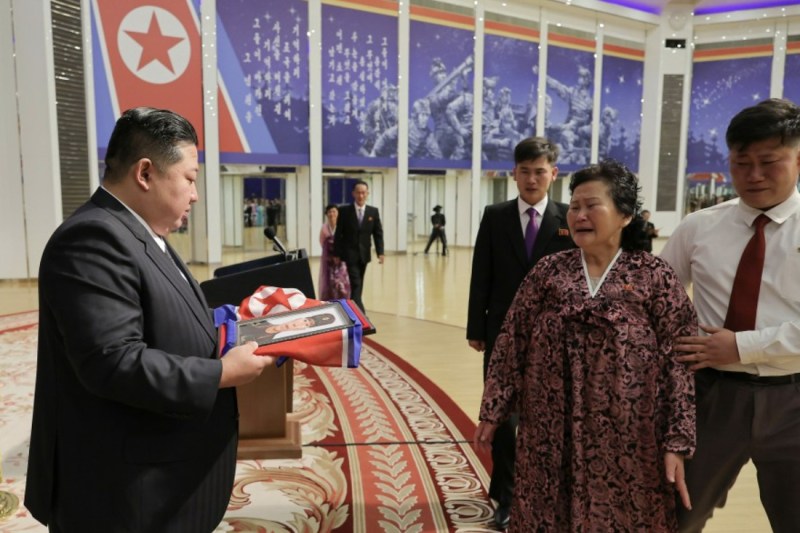 Kim Jong promises a beautiful life for the families of the North Korean 