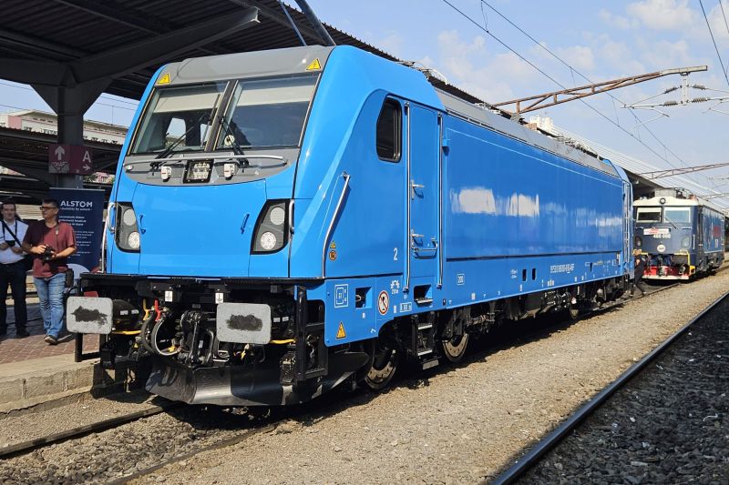 PHOTO reaches 200 km/h and can tow train with 16 wagons. What does the most modern locomotive buy by the Romanian state look like
