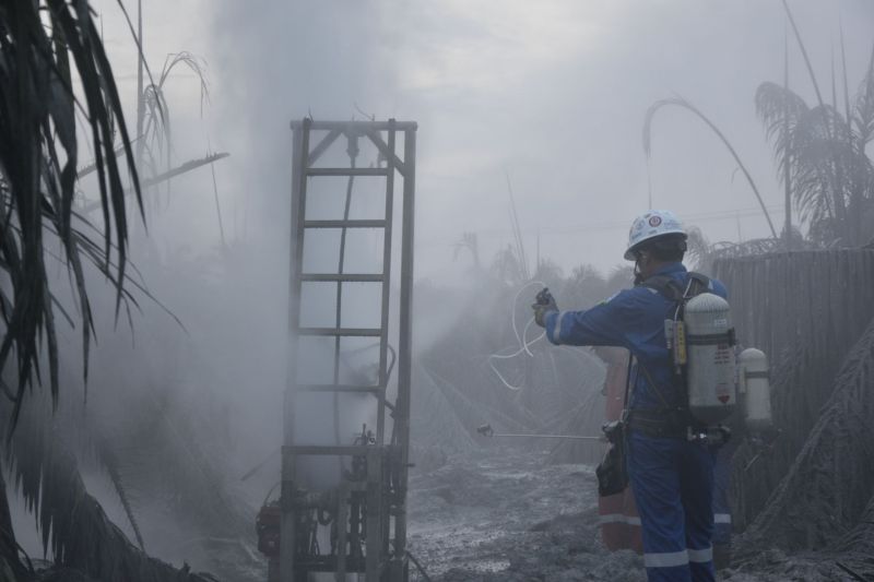 Fire at a chlorine factory in southern France. The inhabitants of the area, advised to stay in houses