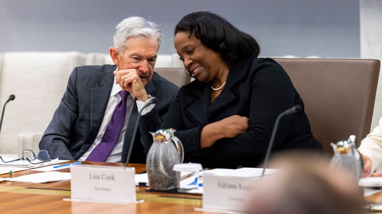 Jerome Powell, president of the Federal Reserve, and Lisa Cook, governor of the Federal Reserve Council. Washington, June 25, 2025