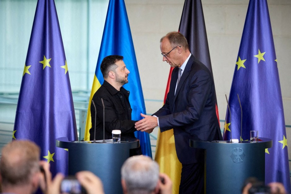 Wołodymyr Zelnski with Friedrich Merz in Berlin before a telephone conversation with Donald Trump, JD Vance and several European leaders, August 13, 2025.