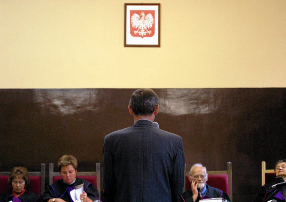 FOZZ trial, hearing a witness (2003)