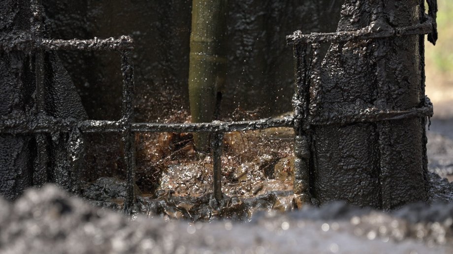 Oil extraction using old methods can end tragically for employees