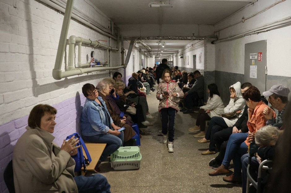 Ukrainians in the shelter in Kiev