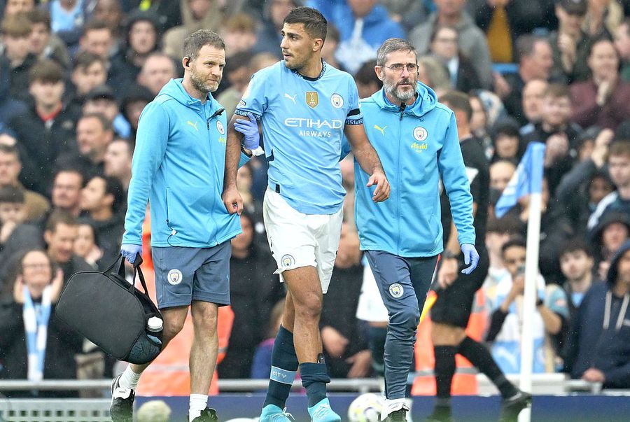 Rodri suffered in the match with Arsenal a serious injury that made him miss the whole season / photo: Guliver / Gettyimages Hard hit for Pep Guardiola! »