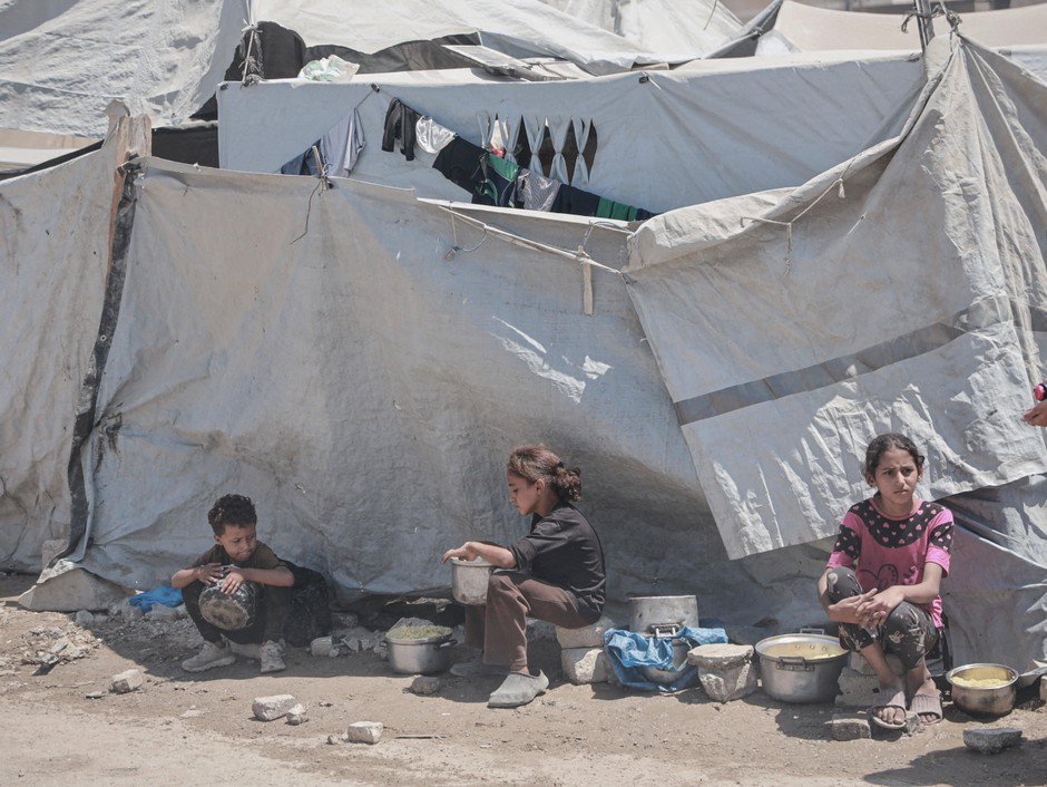 Starving children in the Gaza Strip