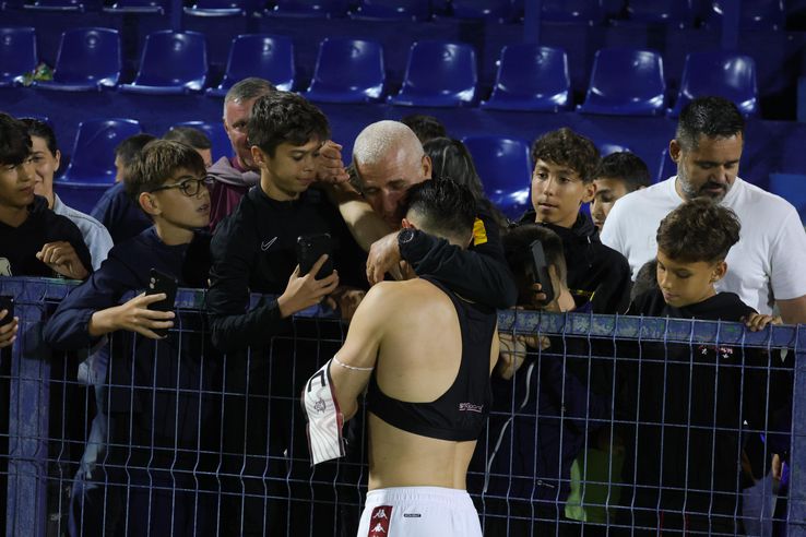 Adrian Terchilă (yellow stripe blouse) and Alex Dobre / Photo: Ionuț Iordache