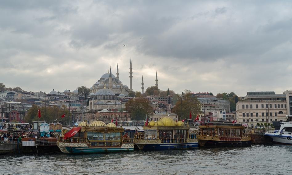 Tourists spent a billion dollars in souvenirs. Türkiye has recorded a good half