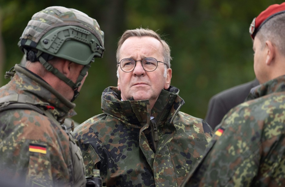 The German defense minister Boris Pistorius talks to soldiers during a visit to the Bundeswehr artillery school at Idar-Oberstein, September 16, 2024.