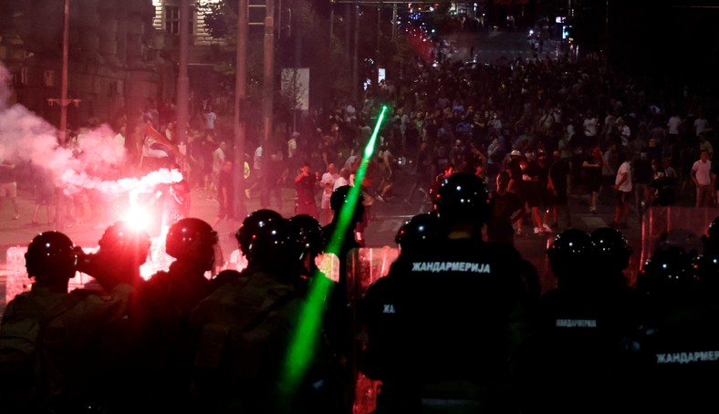 Serbian police face to face anti -government demonstrators in Belgrade, August 15, 2025.