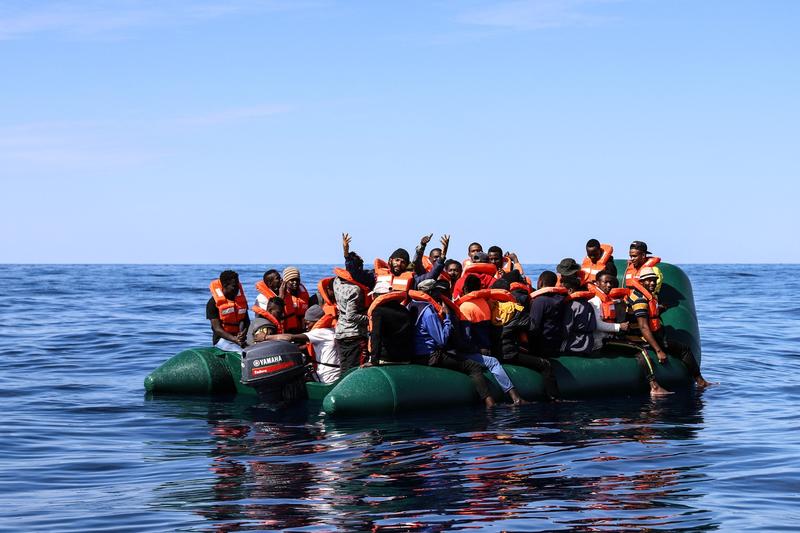Migrants trying to cross the Mediterranean in a pneumatic boat, photo: Valeria Mongelli / AFP / Profimedia