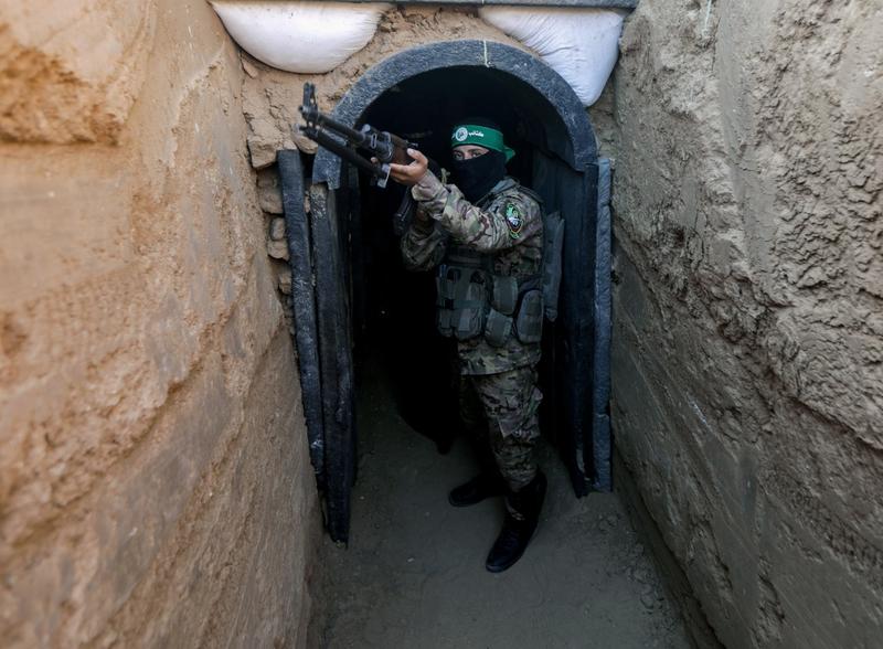 Hamas fighter in front of a tunnel in the Gaza Strip, PHOTO: SOPA IMAGES / SIPA Press / Profimedia