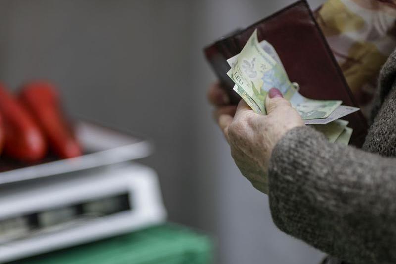 Pension money, photo: Inquam Photos / Octav Ganea