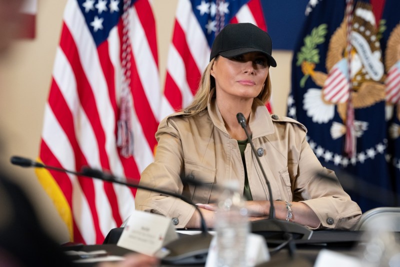 Disclosure: Melania Trump wrote Putin a personal letter and the US president handed her to Alaska. What is the subject